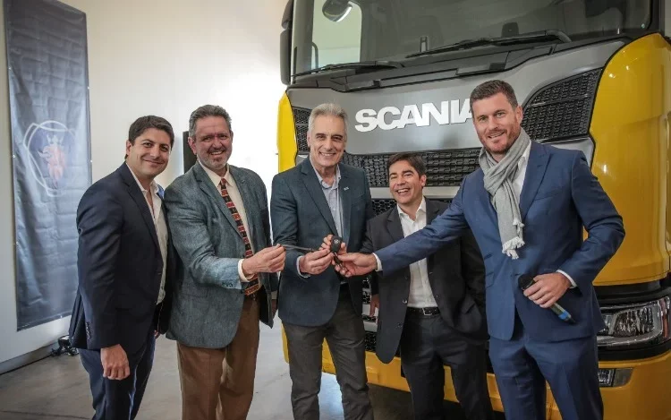 Scania hizo entrega de un camión de la nueva ge­ne­ra­ción a la Fundación Pro­fe­sio­nal para el Trans­por­te de FADEEAC