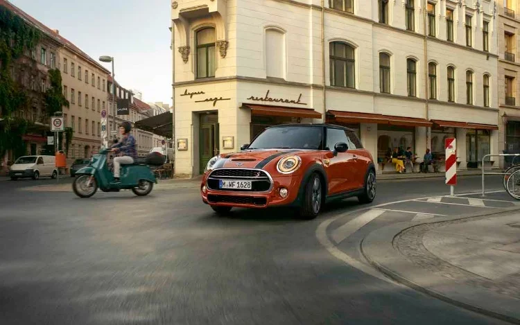 Los nuevos MINI 3 y 5 puertas llegan al mercado argentino
