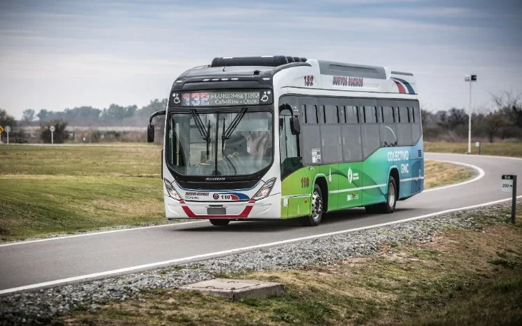 Scania presenta su primer bus a GNC para transporte urbano