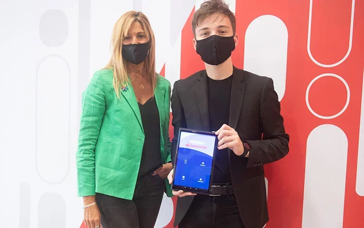 El Banco Santander suma la aplicación ¡Háblalo! para brindar mejores servicios a las personas con dificultades comunicacionales