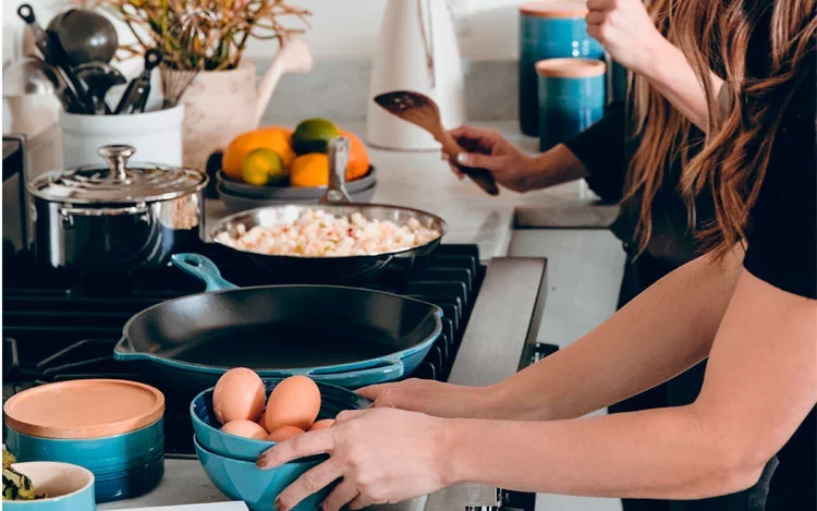 Huevo: qué aporta, cómo conservarlo y cocinarlo para incorporarlo a las comidas