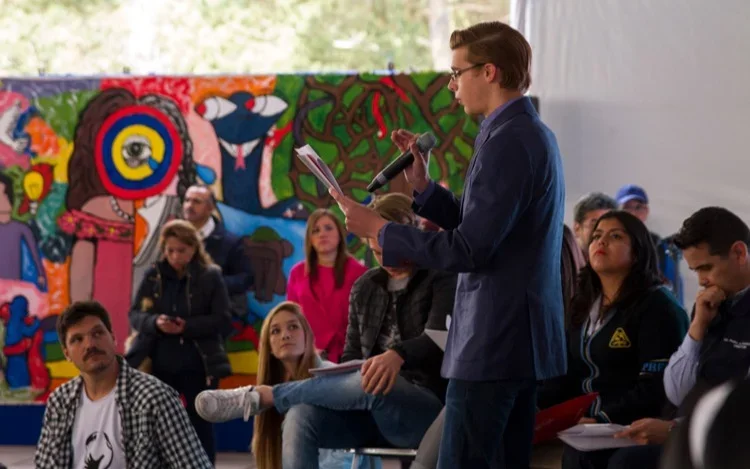 En la educación, las palabras mueven y el ejemplo arrastra