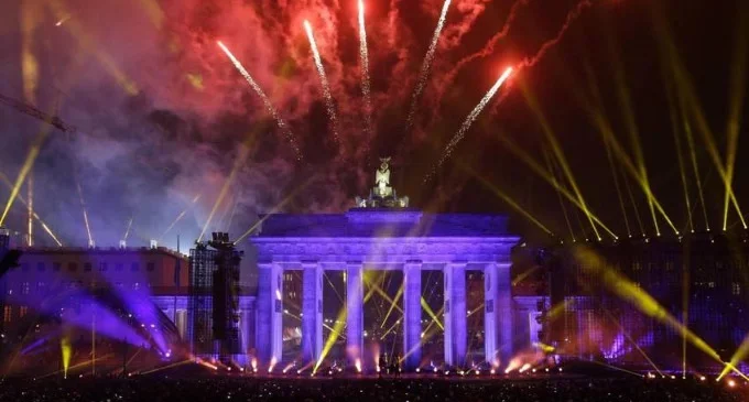 Berlín soltó 7.000 globos en la fiesta final por la caída del Muro