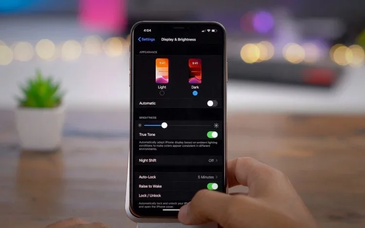 ¿El modo oscuro del celular es bueno para la vista?