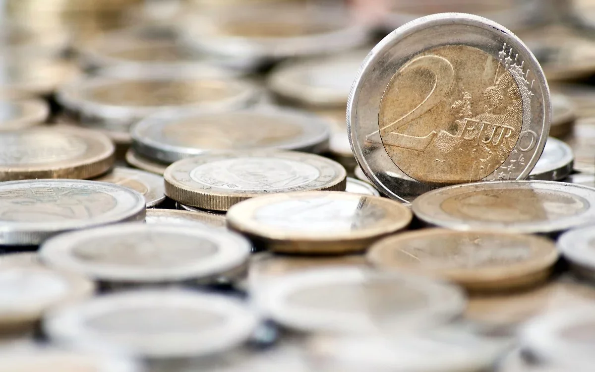 Policía Nacional advierte sobre monedas de 2 euros falsas: cómo reconocerlas