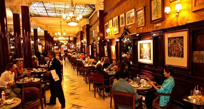 Tomar un café en Buenos Aires, un hábito que podría convertirse en Patrimonio de la Humanidad