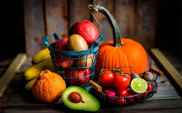 El 42,7% de los argentinos cree consumir la cantidad adecuada de frutas y verduras, pero sólo el 6% lo hace