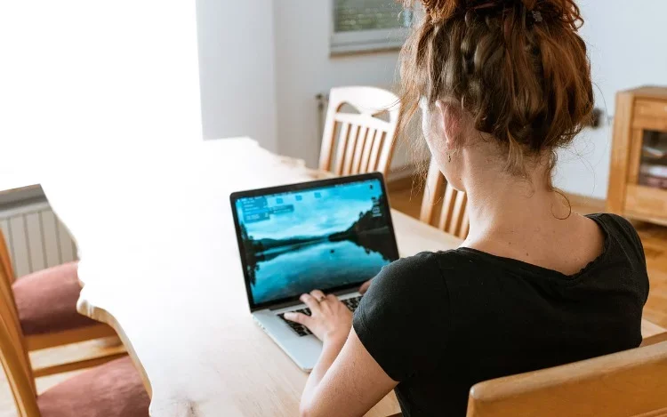 Con la llegada de la variante Ómicron, se duplicó la elección del “home-office” por parte de las empresas argentinas