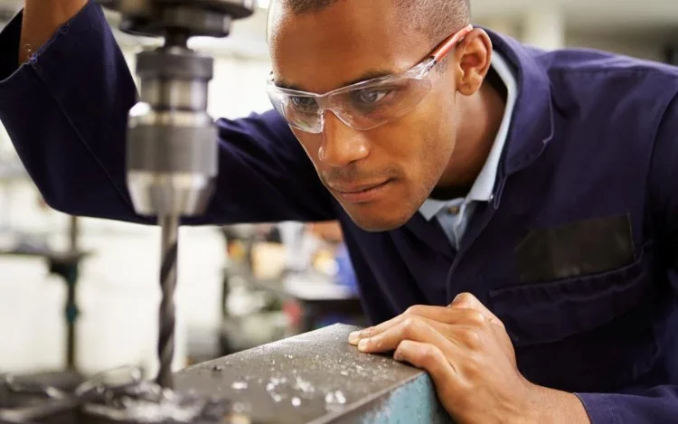Lentes de seguridad: tu compañero indispensable en el trabajo