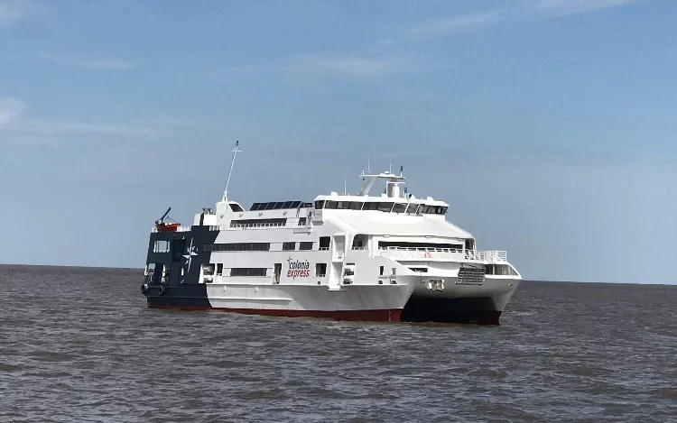 Colonia Express amplía su flota incorporando su nuevo buque SuperFerry Express