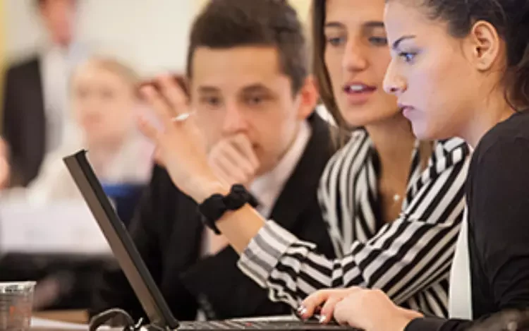 Google y Junior Achievement Américas anuncian el programa Crece con Google para Jóvenes 2021-2022