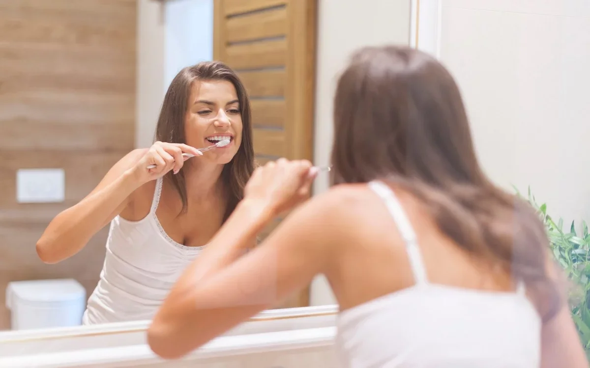 No es después del desayuno: el mejor momento para cepillarse los dientes y evitar el sarro