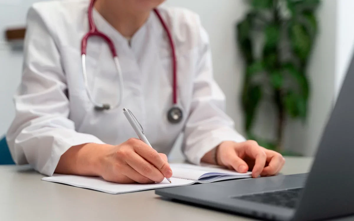 ¿Por qué son importantes las revisiones médicas y cómo puede ayudar un seguro de salud privado?