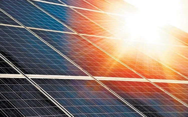Energía solar: esperanza de electricidad y agua caliente para pueblos aislados