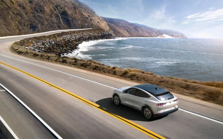 Ford Mustang agranda la familia: Mustang Mach-E totalmente eléctrico, ofrece potencia, estilo y libertad para la nueva generación.