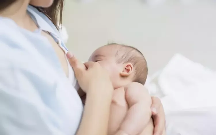 Lactancia sin embarazo: la posibilidad de amamantar para las madres adoptivas