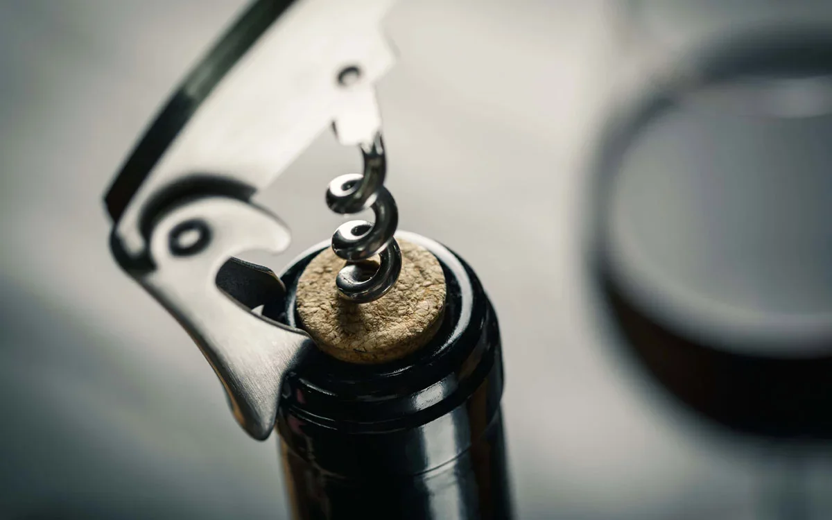 Cuándo es el mejor momento para descorchar una botella de vino y disfrutarla al máximo