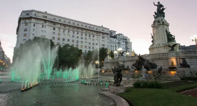 Las "aguas danzantes" volvieron a la plaza del Congreso
