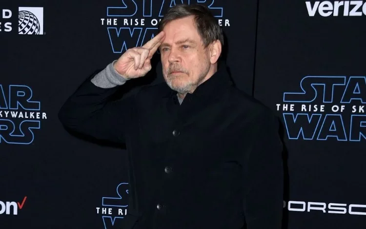 Luke Skywalker envía drones "contra el Imperio del mal"