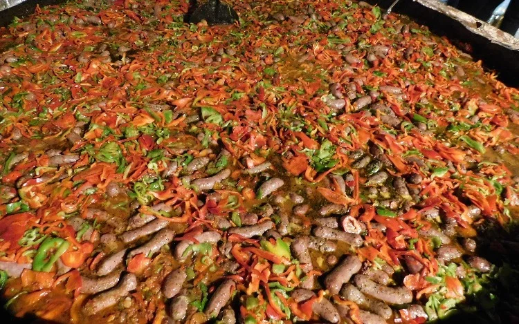 Comenzó la Semana de la Gastronomía porteña con una choriceada solidaria gigante