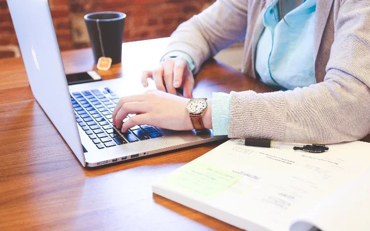 ¿Qué características debe tener una buena laptop?