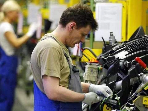 El trabajo dignifica al ser humano